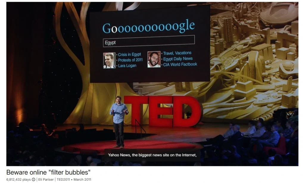 엘리 파리저가 'Google' 검색 결과를 비교하며 필터 버블을 설명하는 TED 강연 화면